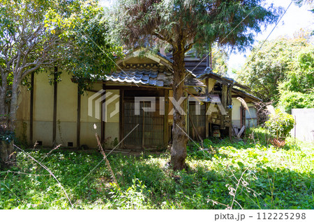 【重要伝統的建造物群保存地区】篠山 市街地の廃屋 兵庫県丹波篠山市 【重要伝統的建造物群保存地区】篠山 市街地の廃屋 兵庫県丹波篠山市 112225298