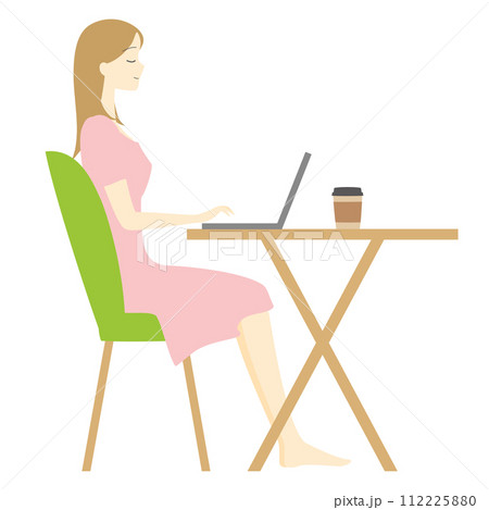 リラックスしてワーケーションをする女性/背景なし/きれいめ リラックスしてワーケーションをする女性/背景なし/きれいめ 112225880