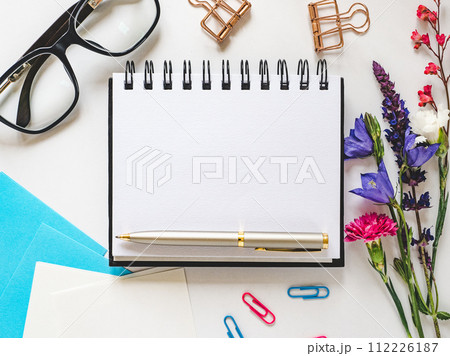 Blank notepad page for congratulatory inscriptions. Day light 112226187