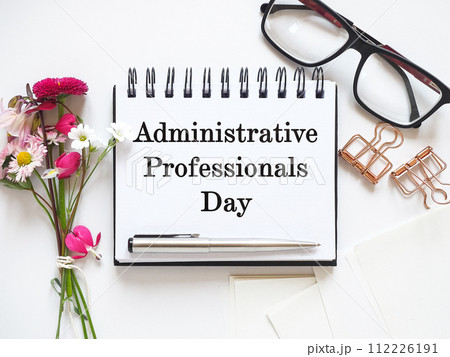 Happy Administrative Professionals Day. Notepad with congratulatory inscriptions 112226191