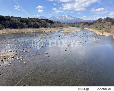 鬼怒川から見渡す残雪の日光連山_3月 112226636