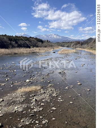 鬼怒川から見渡す残雪の日光連山_3月 112226638