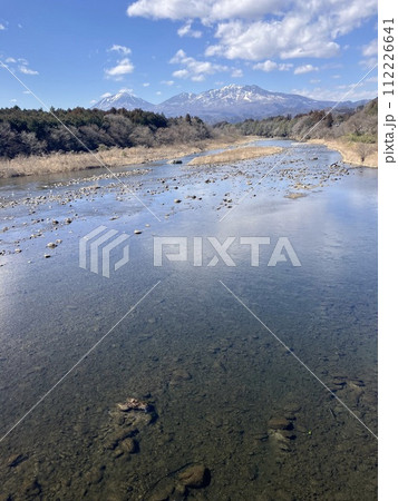 鬼怒川から見渡す残雪の日光連山_3月 112226641