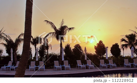 南国リゾートのサンセット風景 112228912