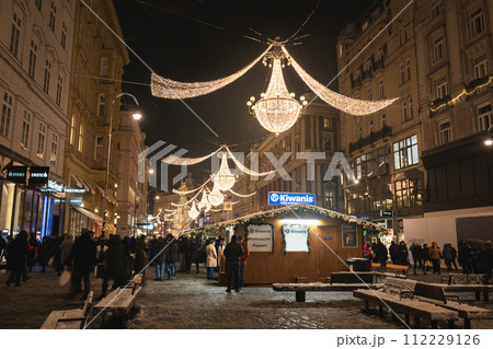 ウィーン グラーベン通りのイルミネーション ウィーン グラーベン通りのイルミネーション 112229126