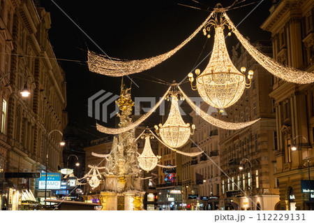 ウィーン グラーベン通りのイルミネーション ウィーン グラーベン通りのイルミネーション 112229131