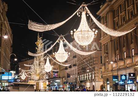 ウィーン グラーベン通りのイルミネーション ウィーン グラーベン通りのイルミネーション 112229132