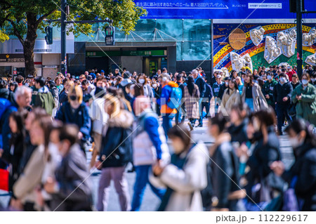 日本の東京都市景観 4万円突破日経平均株価…株バブルに酔う日本経済の闇…外国人観光客で賑う渋谷=4日 日本の東京都市景観 4万円突破日経平均株価…株バブルに酔う日本経済の闇…外国人観光客で賑う渋谷=4日 112229617