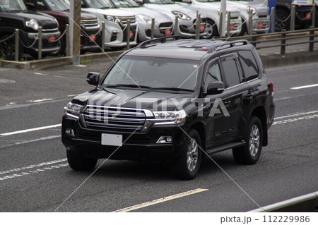 SUV 多用途車　道路走行 112229986