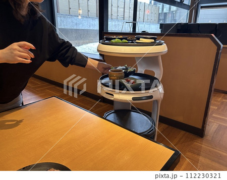 配膳ロボット 飲食店 配膳ロボット 飲食店 112230321