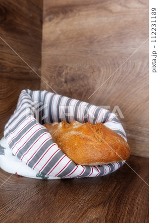 Loaf of freshly baked bread in cotton textile bag 112231189