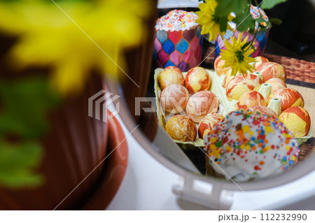Close-up view of chicken eggs, homemade easter cake and willow twigs 112232990