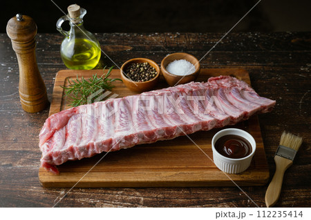 raw pork spare ribs on wooden board 112235414