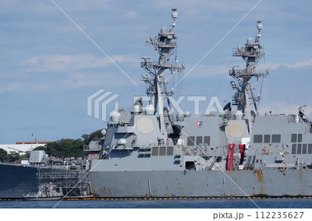 横須賀海軍施設に停泊するアーレイ・バーク級ミサイル駆逐艦ラルフ・ジョンソン 横須賀海軍施設に停泊するアーレイ・バーク級ミサイル駆逐艦ラルフ・ジョンソン 112235627