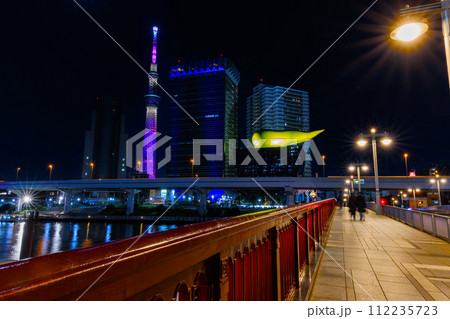 東京　台東区　吾妻橋の夜景 112235723