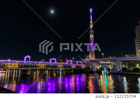 東京　墨田区　すみだリバーウォークの夜景 112235734
