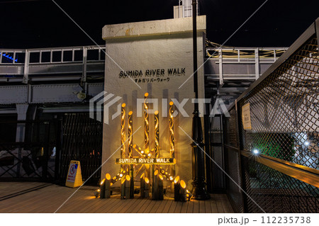 東京　墨田区　すみだリバーウォークの夜景 112235738