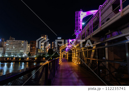東京 墨田区 すみだリバーウォークの夜景 東京 墨田区 すみだリバーウォークの夜景 112235741