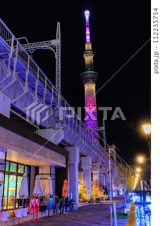 東京 墨田区の都市風景 東京ミズマチの夜景 東京 墨田区の都市風景 東京ミズマチの夜景 112235754