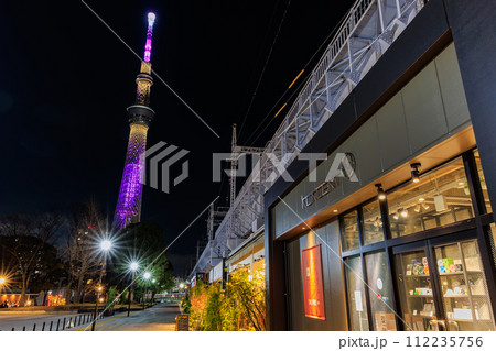 東京　墨田区の都市風景　東京ミズマチの夜景 112235756