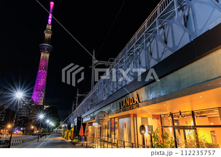 東京 墨田区の都市風景 東京ミズマチの夜景 東京 墨田区の都市風景 東京ミズマチの夜景 112235757