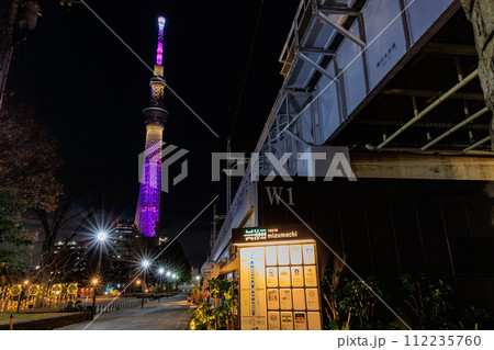 東京 墨田区の都市風景 東京ミズマチの夜景 東京 墨田区の都市風景 東京ミズマチの夜景 112235760