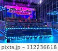 夜のライトアップされた夜 112236618