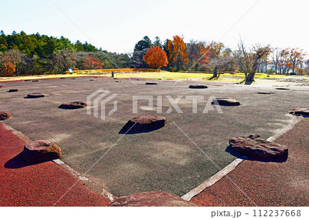 宮城県 多賀城 北西角から望む正殿跡 宮城県 多賀城 北西角から望む正殿跡 112237668