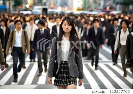 交差点を歩く女性のポートレート6　AI生成画像 112237769