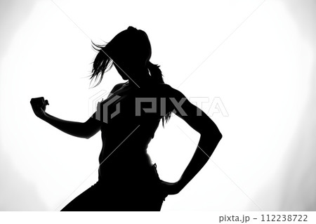 女性のシルエット4　AI生成画像 112238722