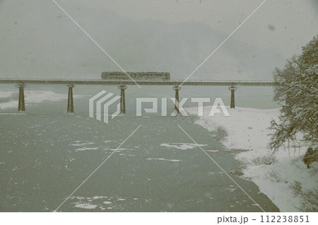 大雪の西和賀町　JR北上線 112238851