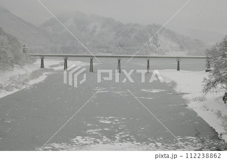 大雪の西和賀町　JR北上線 112238862
