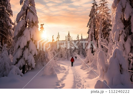 雪の中を歩く人の後ろ姿3　AI生成画像 112240222