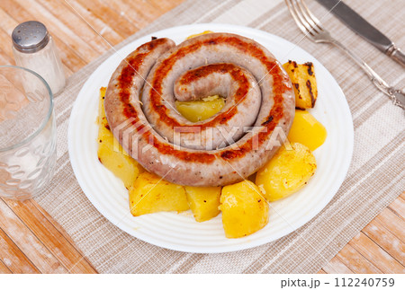 Juicy roasted botifarra with fried potatoes 112240759