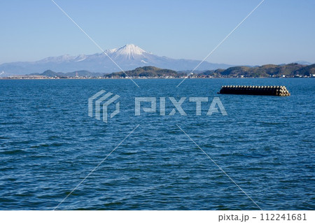 冬の中海と大山 冬の中海と大山 112241681