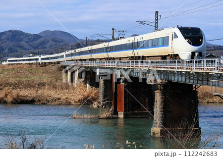 【JR西日本】683系「サンダーバード」(北陸本線:武生〜鯖江・日野川橋梁) 【JR西日本】683系「サンダーバード」(北陸本線:武生〜鯖江・日野川橋梁) 112242683