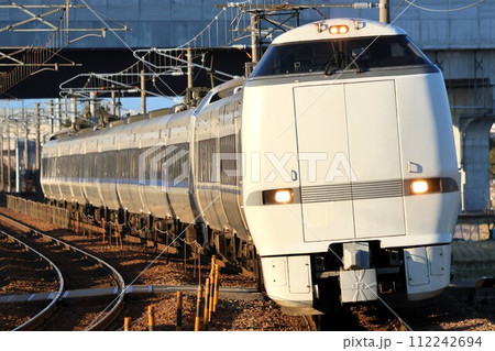 【JR西日本】683系「サンダーバード」（北陸本線：明峰駅） 112242694