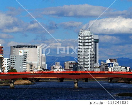 早春の鏡川（天神大橋＆潮江橋を望む） 112242883