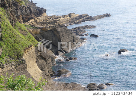 ヤセの断崖から見る海岸の奇岩 　2023年5月 112243434