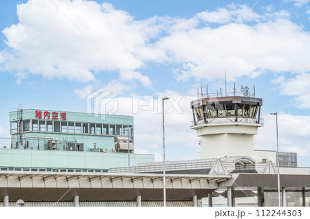 北海道稚内市　晴天の稚内空港 112244303