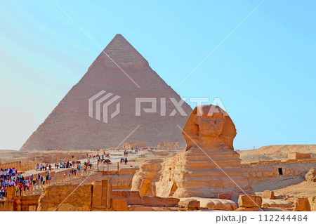 ギザのピラミッドとスフィンクス 112244484