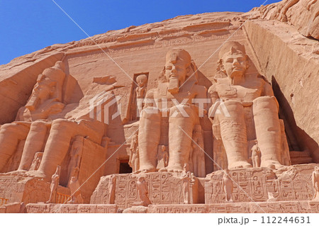 エジプトのアブシンベル神殿 112244631