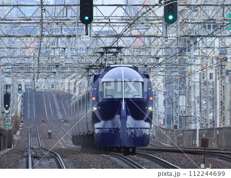 南海の空港特急ラピートが天下茶屋駅付近を走行 南海の空港特急ラピートが天下茶屋駅付近を走行 112244699