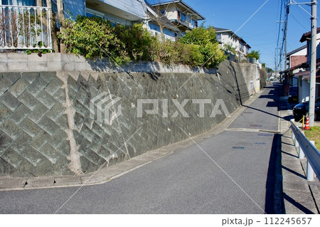住宅地の擁壁 住宅地の擁壁 112245657