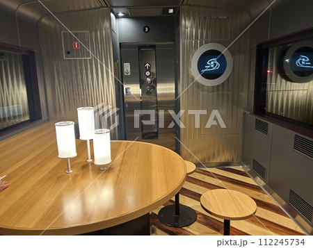 ウエストエクスプレス銀河の豪華な車内空間 ウエストエクスプレス銀河の豪華な車内空間 112245734