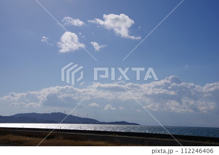 兵庫県淡路島 松帆慶野から阿那賀の風力発電、津井方面を望む 兵庫県淡路島 松帆慶野から阿那賀の風力発電、津井方面を望む 112246406