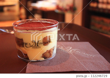 世界中が憧れる「水の都」ベネチア(ベニス)観光スポット サン・マルコ広場やドゥカーレ宮殿 世界中が憧れる「水の都」ベネチア(ベニス)観光スポット サン・マルコ広場やドゥカーレ宮殿 112246729