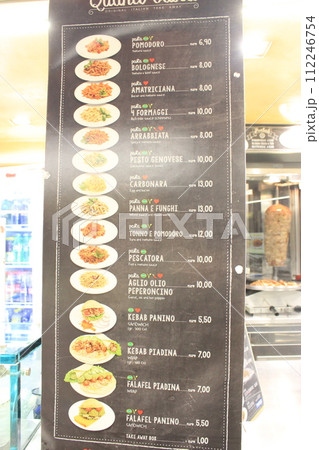 世界中が憧れる「水の都」ベネチア（ベニス）観光スポット　サン・マルコ広場やドゥカーレ宮殿　 112246754