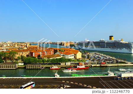 世界中が憧れる「水の都」ベネチア（ベニス）観光スポット　サン・マルコ広場やドゥカーレ宮殿　 112246770