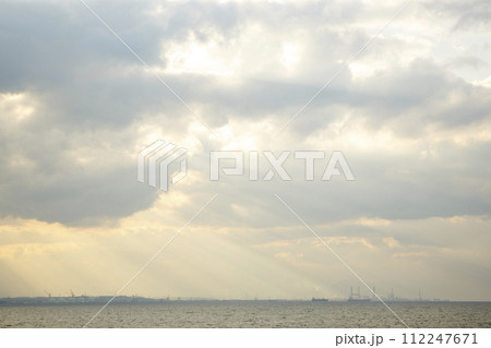 国道九四フェリーから見る佐賀関の風景 112247671